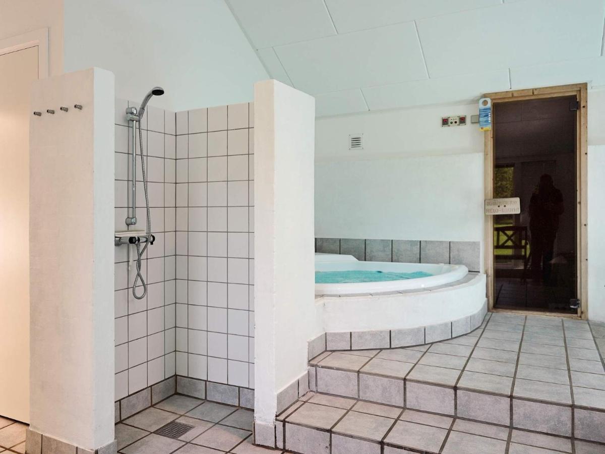 12 Person Holiday Home In Aakirkeby Vester Somarken Exteriör bild