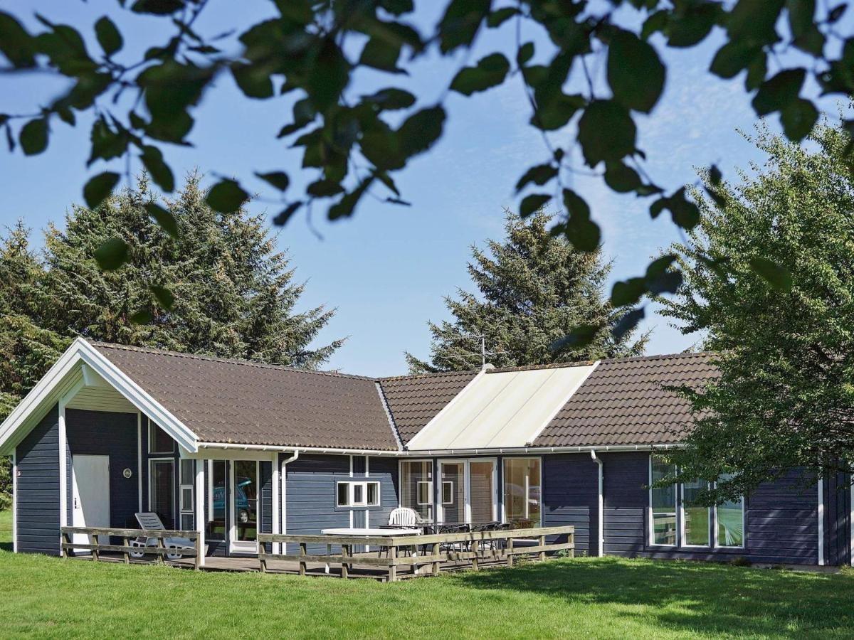 12 Person Holiday Home In Aakirkeby Vester Somarken Exteriör bild